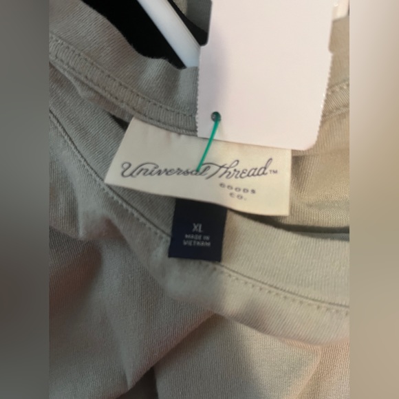 Universal Thread Tops - women’s t-shirt